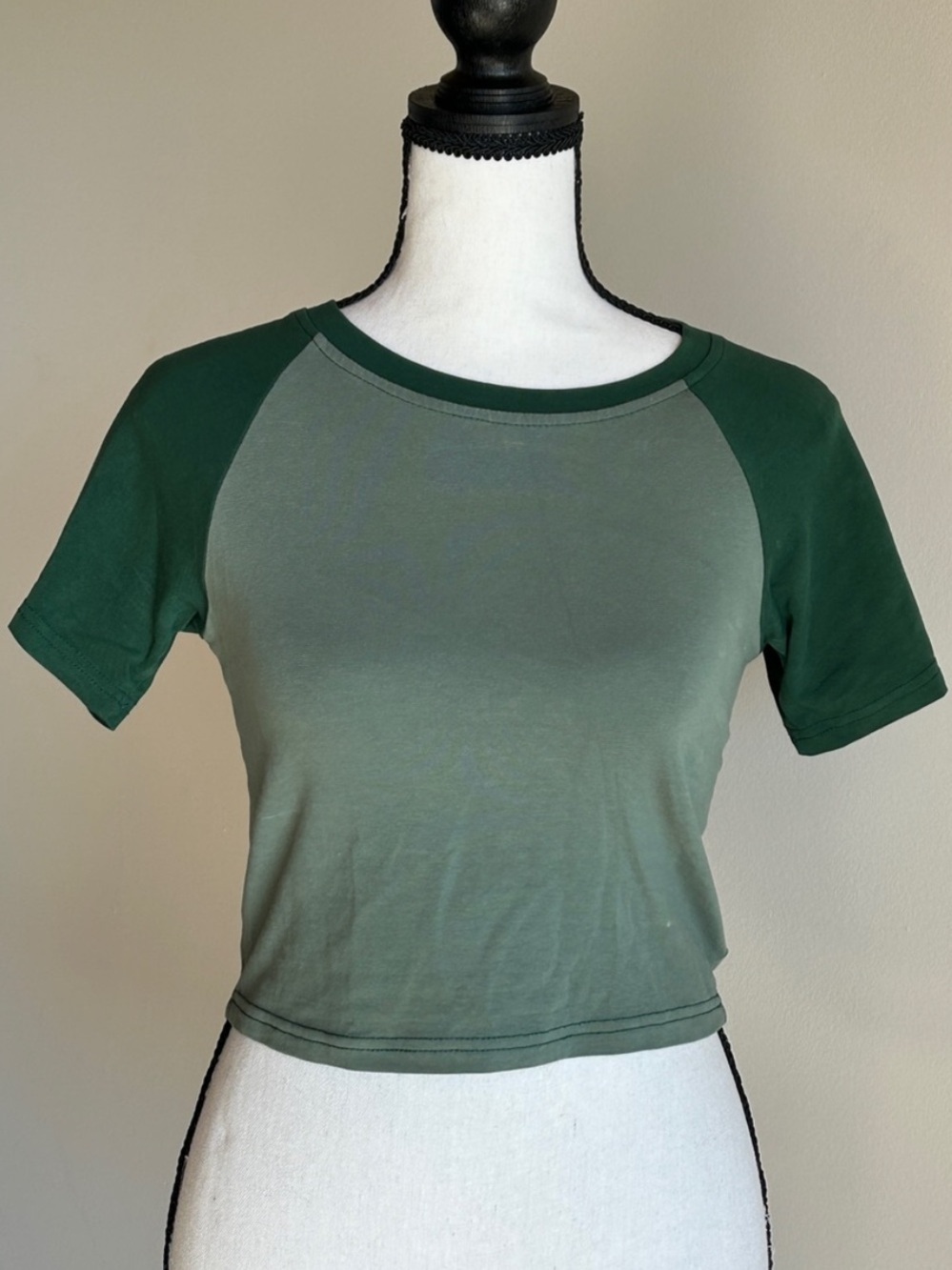 Green Two Tone Raglan Sleeved Baby Tee Y2K Small